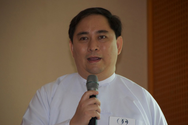 US Firms Eye Burma Business Opportunities with Ambivalence