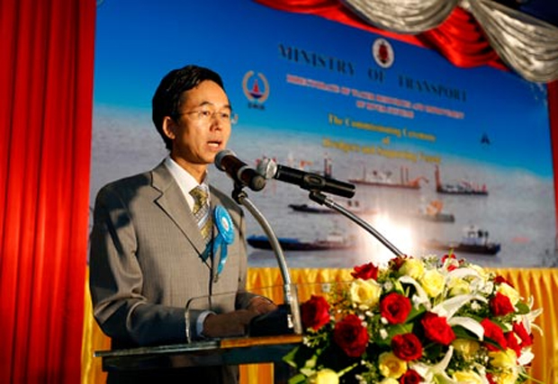 Chinese company hands over 19 dredgers, supporting vessels to Myanmar
